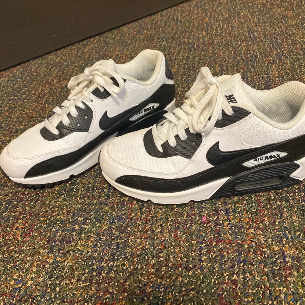 Black + While Nike Air Max Sneakers